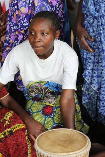 Kabahenda Batwa Community perform for Singing Wells project 