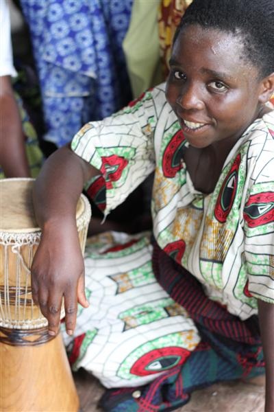 Kabahenda Batwa Community perform for Singing Wells project 