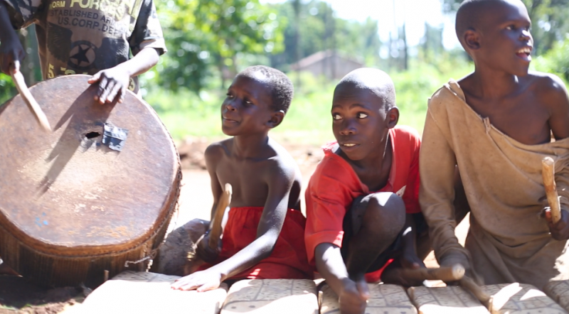 Children with xylophone